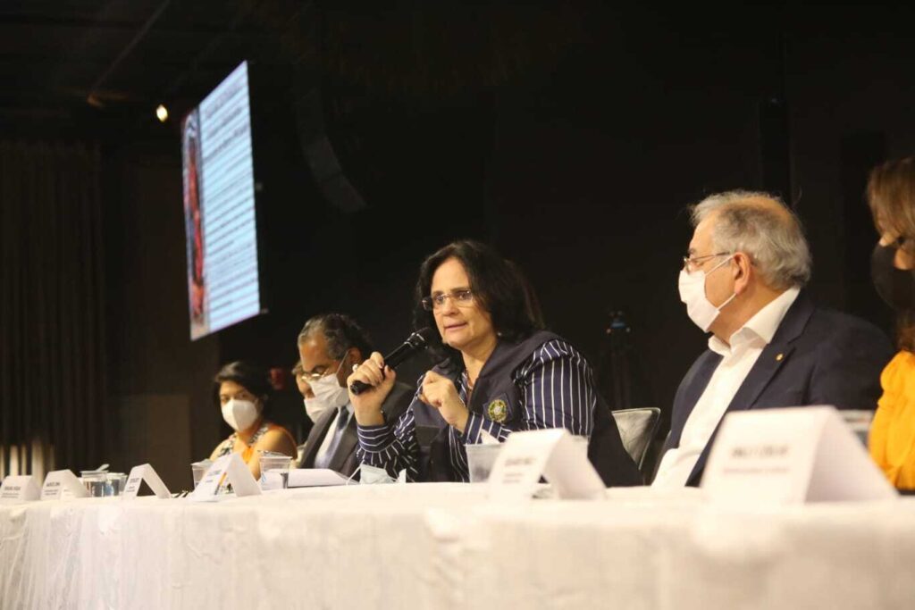 Ministra Damares Alves