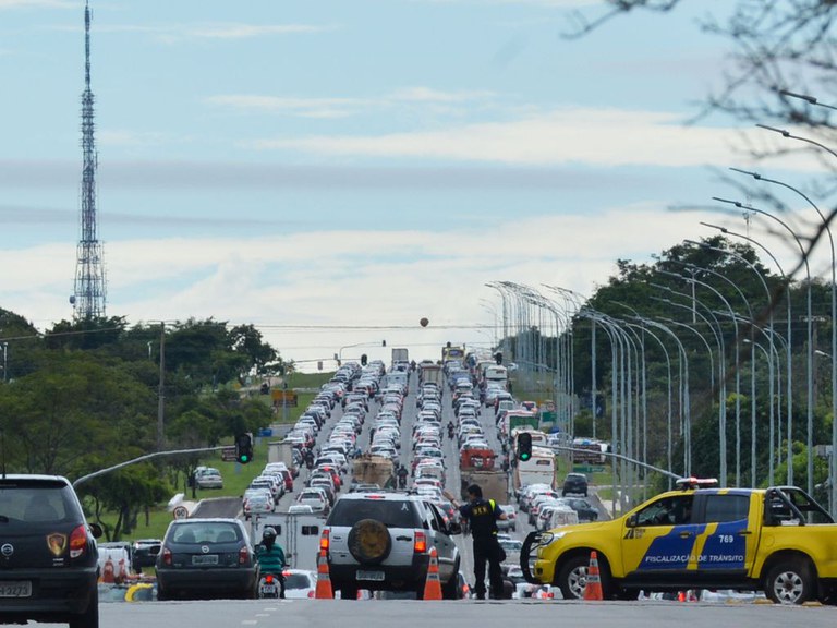 Moradores de oito estados brasileiros já podem fazer a transação de compra e venda de veículos por meio digital