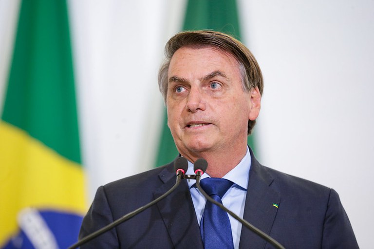 Bolsonaro anuncia volta ao Brasil