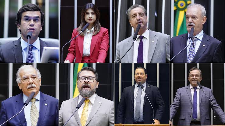 Petistas e tucanos votam a favor do PL da Censura; bolsonaristas votam contra
