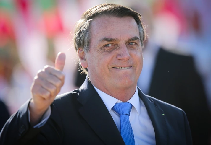 Bolsonaro aparece à frente de Lula em disputa presidencial