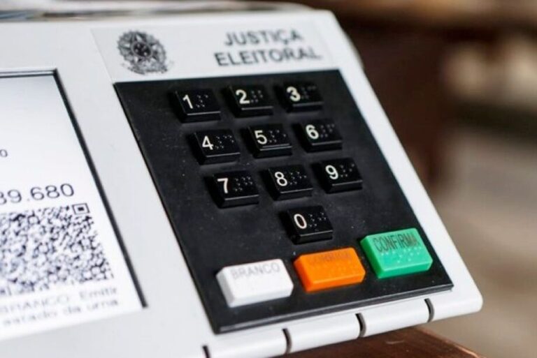 Jovens de 16 a 18 anos podem tirar 1º título de eleitor até 8 de maio